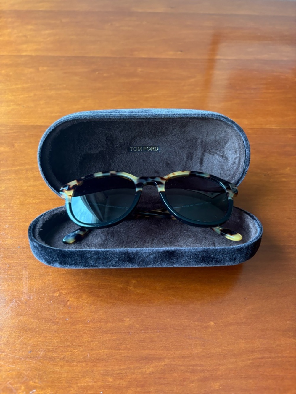 Tom Ford Tortoiseshell Frame Blue Lens Sunglasses - Picture 4 of 4